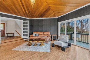 Fernseher, Kamin, Arbeitsbereiche