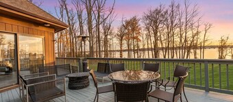 5BR Riverfront Home  - Private Nature Retreat