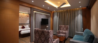 Luxury Suite Room— 5 min from the Ce!