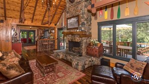 Smart TV, fireplace, video games, table tennis - Sandy Beach on O'Brien Lake. Sleeps 16 (Crosslake)