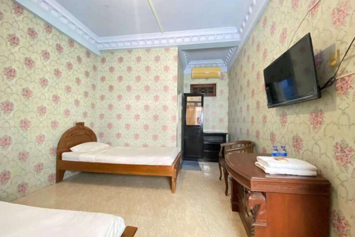 Escritorio, wifi gratis, ropa de cama