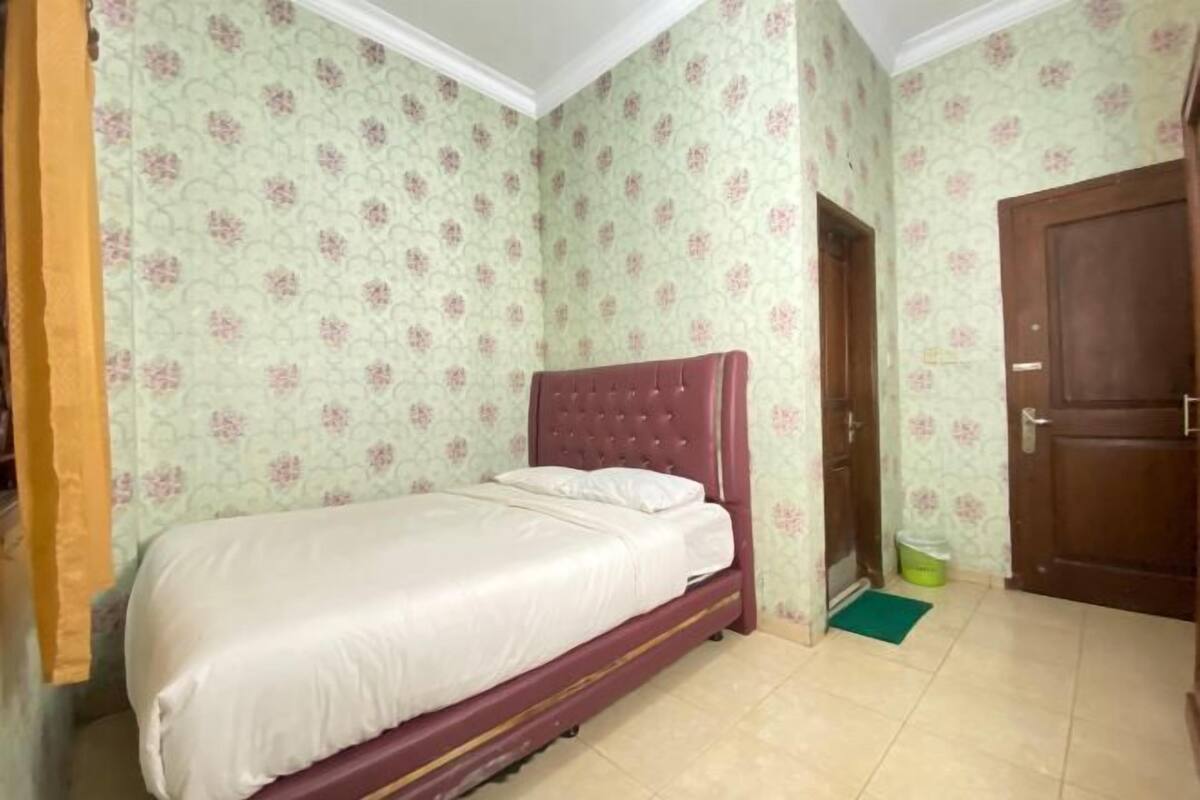 Escritorio, wifi gratis, ropa de cama
