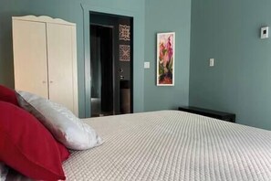 1 bedroom, iron/ironing board, travel cot, WiFi