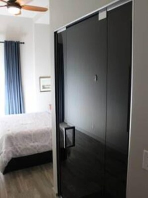 1 soverom, strykejern/-brett, reiseseng for barn og wi-fi