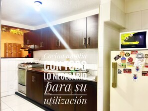 Quarto casal clássico | Cozinha privada | Micro-ondas, liquidificador, chapa
