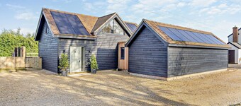 Popps Barn - Two Bedroom House, Sleeps 4