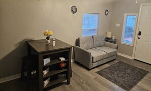 TV - Cute and Cozy! (Van Buren)