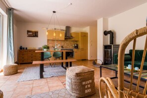 Apartment | Private kitchen | Oven, highchair