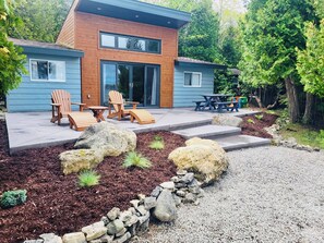 Terrace/patio - The Way Way Back 3 bedroom waterfront cottage with private dock Tobermory (Tobermory)