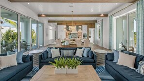 Smart TV, video games, foosball, offices - Sports Lovers Dream - Steps to Beach - Gulf Views! (Sarasota)