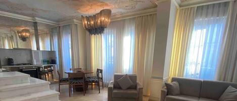 Télévision, cheminée