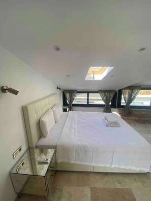3 bedrooms, iron/ironing board, WiFi, bed sheets - AB Residences- Diamond Duplex 3BR Apt Terrace

 (Istanbul)