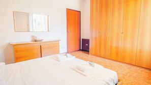 2 bedrooms, iron/ironing board, free WiFi, bed sheets - Sweet Garden Apartment (Sirmione)