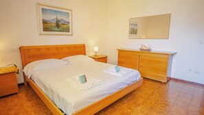 2 bedrooms, iron/ironing board, free WiFi, bed sheets - Sweet Garden Apartment (Sirmione)