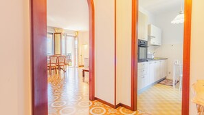 Interior - Tra Cielo e Terra - Three Bedroom Apartment, Sleeps 6 (Desenzano del Garda)