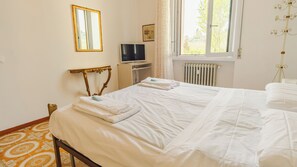 4 habitaciones, tabla de planchar con plancha y wifi gratis 