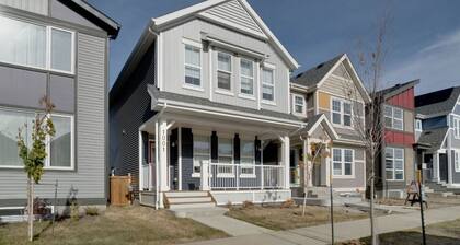 ModernSuite*NearAirport*2 Queens*ROKU