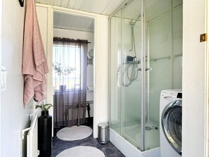 House | Bathroom - 5 Person Holiday Home in Alvesta (Alvesta)