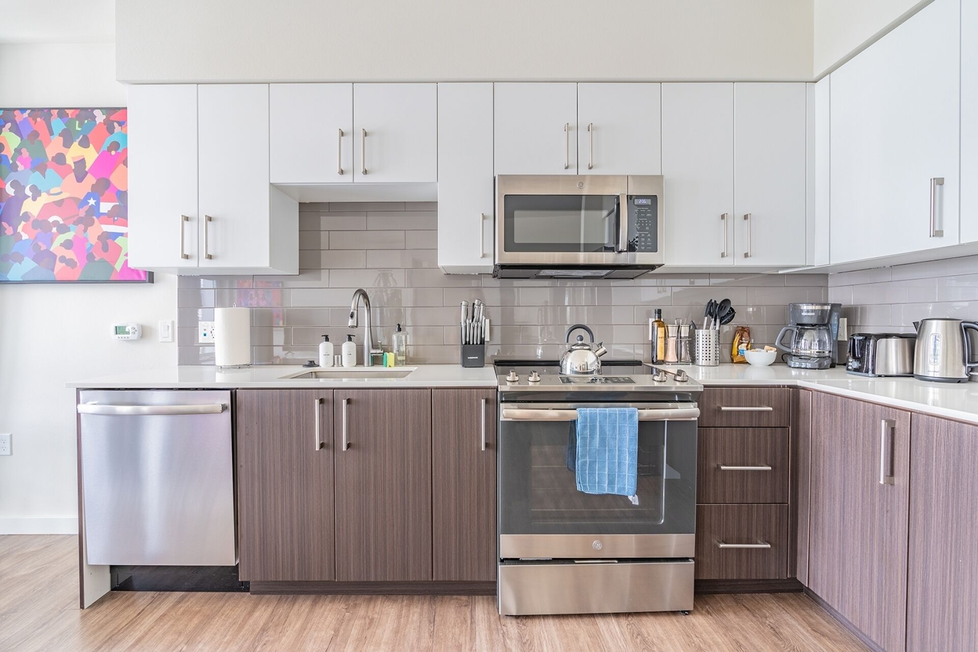 Coffee/tea maker, fridge, microwave, oven