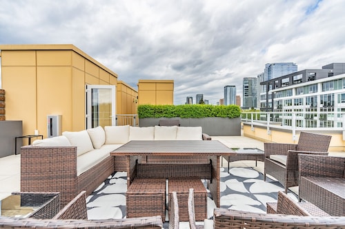 2BR Penthouse | Deck, Gym | Bellevue | Sophari B