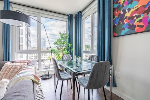 2BR Penthouse | Bellevue | Sophari Parkside G