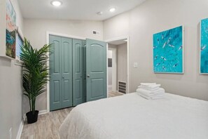 1 habitación, escritorio, wifi gratis y ropa de cama