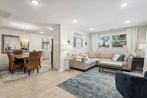 TV, offices - Sunnyside Inn Front House (Hampton)