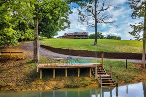 Outdoor dining - Beautiful Lake Front Estate w/ Dock Sleeps 20+ (Dandridge)