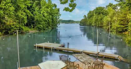 Beautiful Lake Front Estate w/ Dock Sleeps 20+