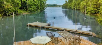 Beautiful Lake Front Estate w/ Dock Sleeps 20+