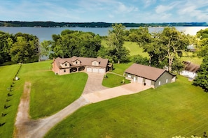 Exterior - Beautiful Lake Front Estate w/ Dock Sleeps 20+ (Dandridge)