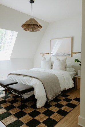 Unclassified image, 3 of 48, button - Stayframe: a designer getaway with mountain views (Monteagle)