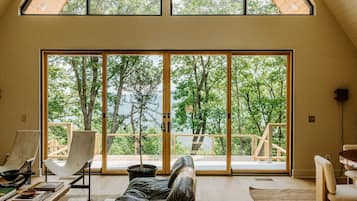 TV, fireplace, stereo