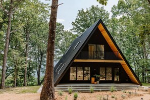 Unclassified image, 4 of 48, button - Stayframe: a designer getaway with mountain views (Monteagle)