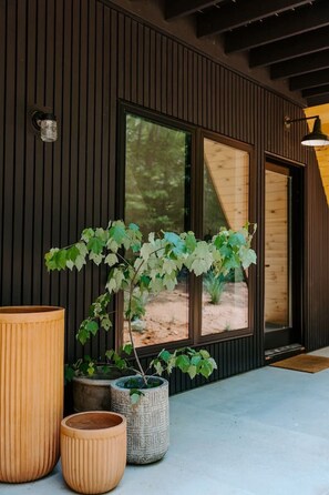 Unclassified image, 5 of 48, button - Stayframe: a designer getaway with mountain views (Monteagle)