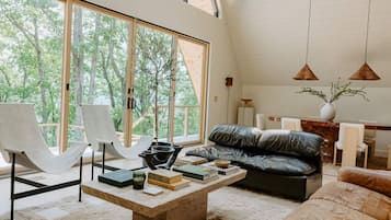 TV, fireplace, stereo