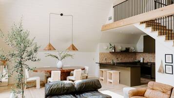 TV, fireplace, stereo