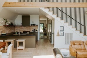 Unclassified image, 4 of 48, button - Stayframe: a designer getaway with mountain views (Monteagle)