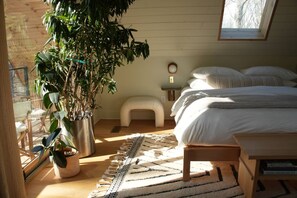3 bedrooms, desk, iron/ironing board, travel crib - Stayframe: a designer getaway with mountain views (Monteagle)