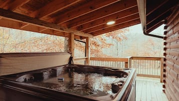 Bañera de hidromasaje al aire libre