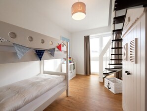 Apartment | 3 bedrooms, iron/ironing board - Holiday Home Traumhuus (Varel)