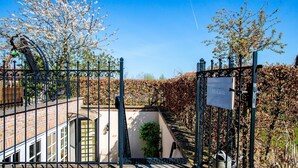 Apartment | Exterior - Wellness Home in Betuwe With Sauna (Culemborg)