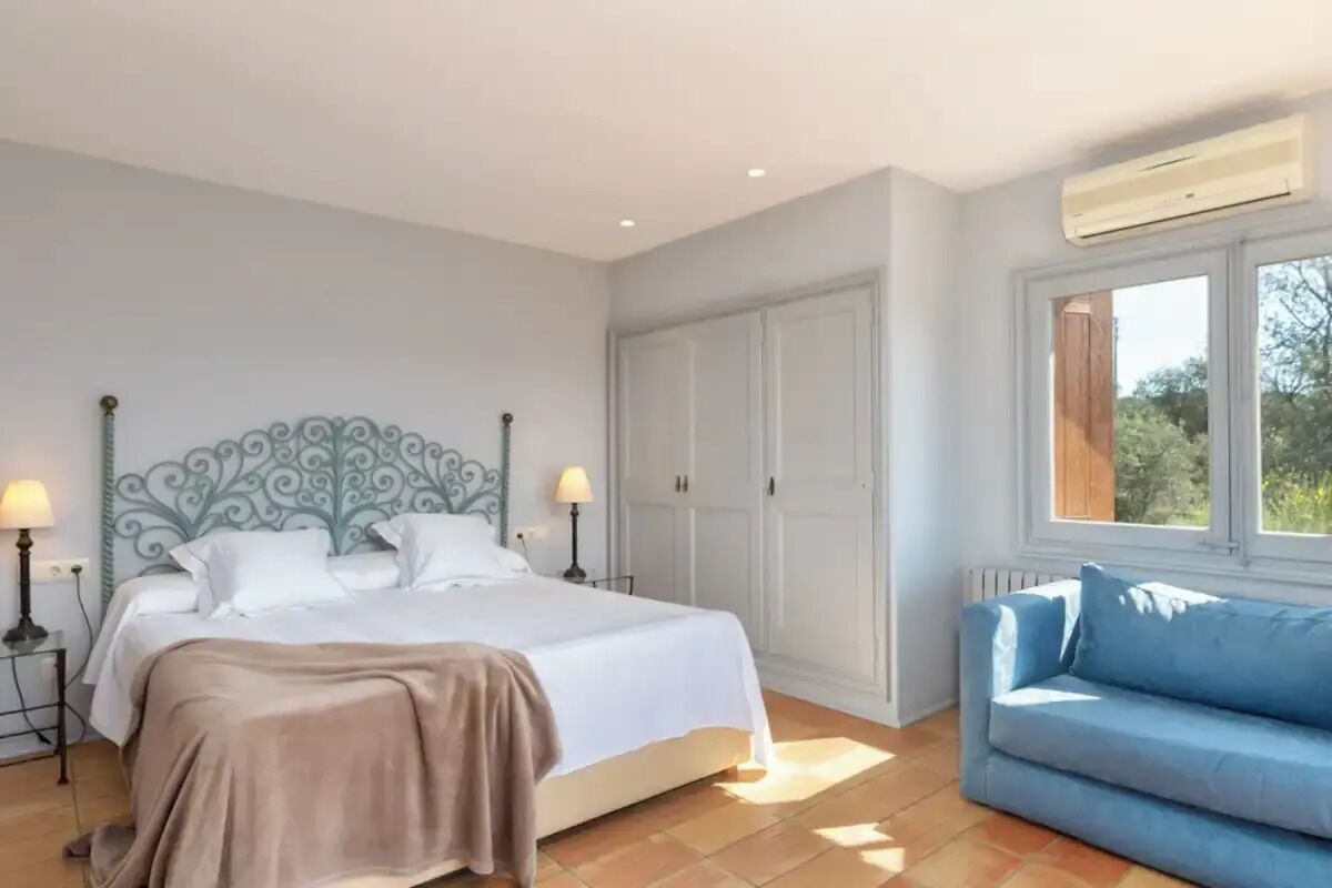 8 chambres, fer et planche à repasser, lit parapluie, Wi-Fi gratuit