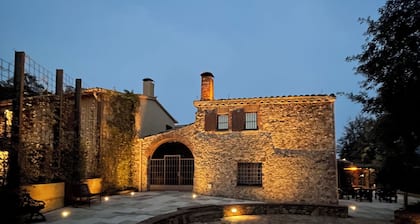 MASIA EXQUISITA EN LA COSTA BRAVA CON PISCINA, TENIS, GIMNASIO Y EXTENSO TERRENO