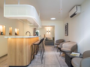 House | Lobby