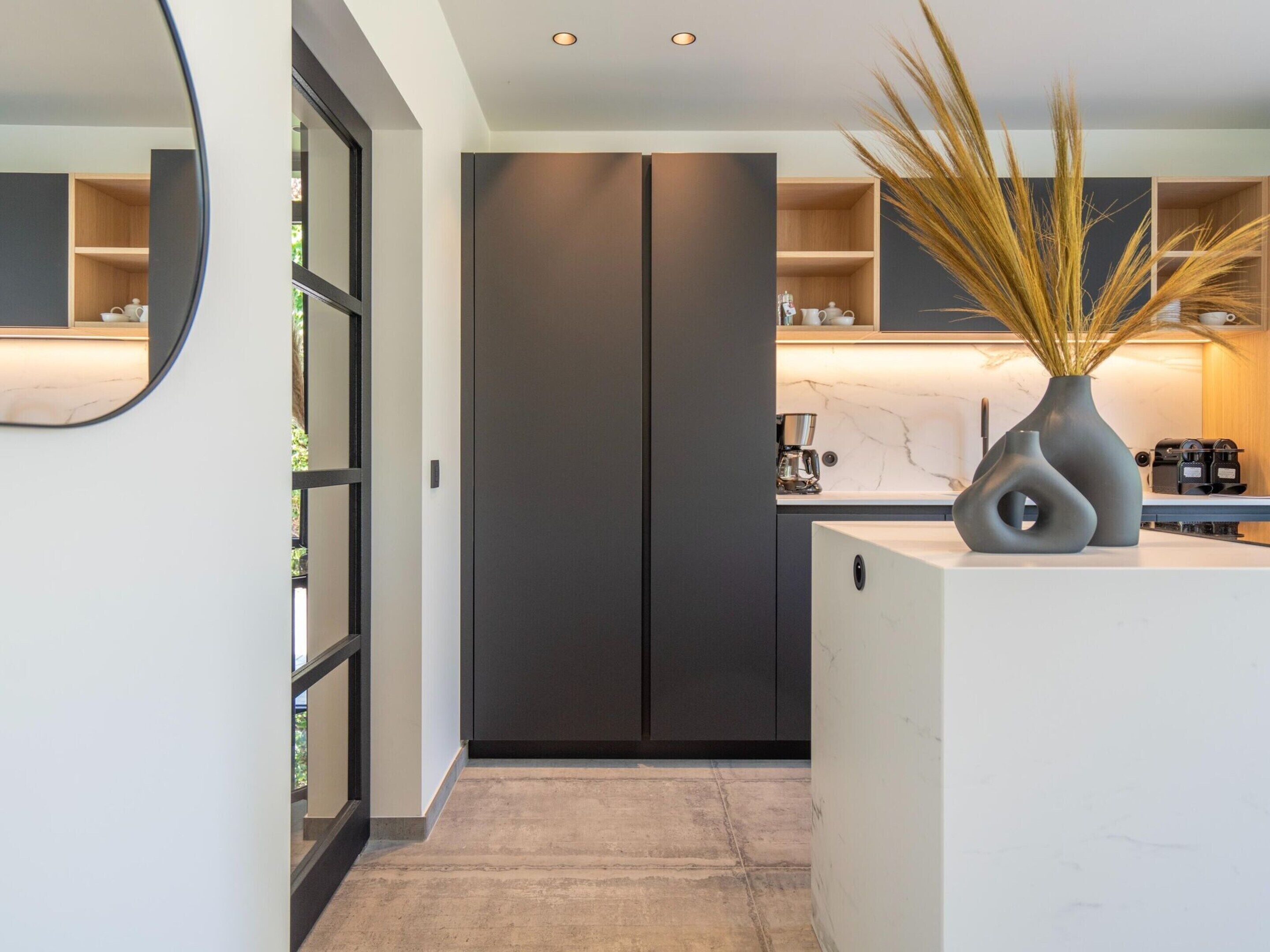 Rumah | Dapur pribadi | Lemari es, mesin pencuci piring, ketel listrik, dan pemanggang roti