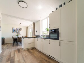 Private kitchen - Cozy Holiday Home in Oploo Near Forest (Oploo)
