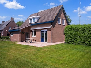 Exterior - Cozy Holiday Home in Oploo Near Forest (Oploo)