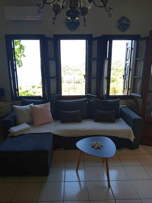 TV, fireplace, books - Margianou Seaview Apartment 1, Pelion Peninsula  Greece (Kalamos)