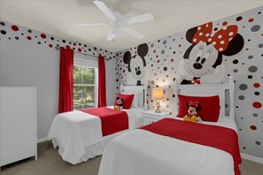 4 bedrooms, iron/ironing board, WiFi, bed sheets